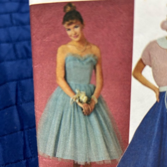 Uncut Simplicity costumes 8742- 4-6-8 1950s prom dress- cheerleader- Halloween- - Picture 4 of 9